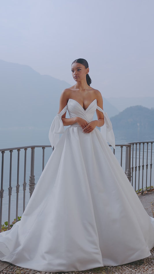 Elegant wedding dress Agnes